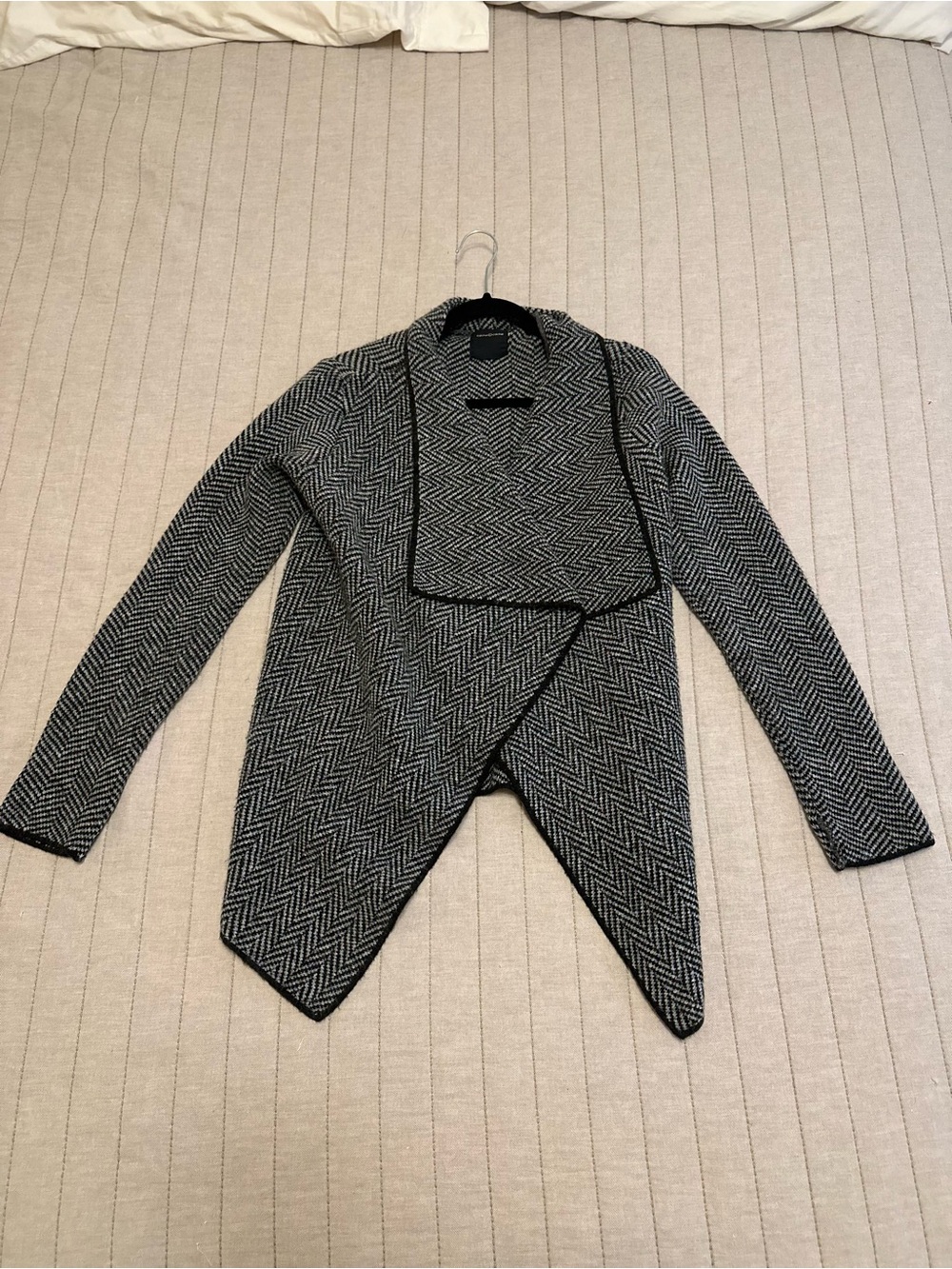 Black & White Herringbone Open-Front Cardigan